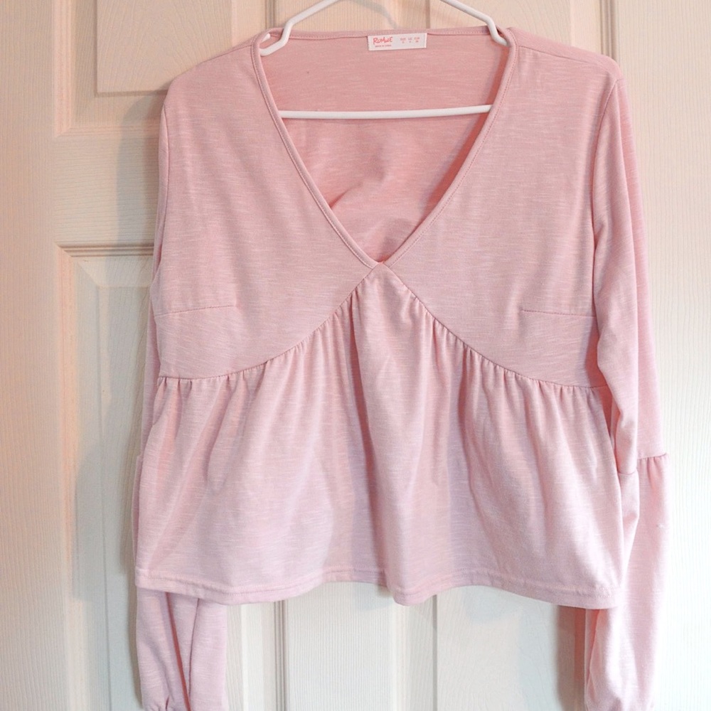 V Neck Ruffled Hem Long Sleeve Tee